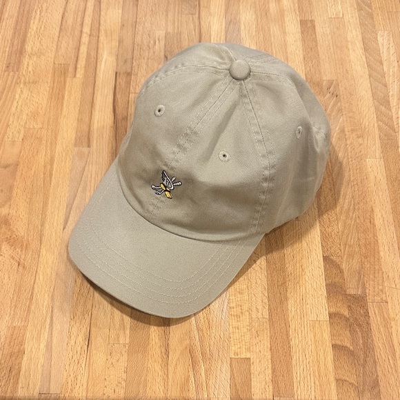 Winged Foot Golf Beige Baseball Cap with Embroidered Logo - Picture 1 of 2
